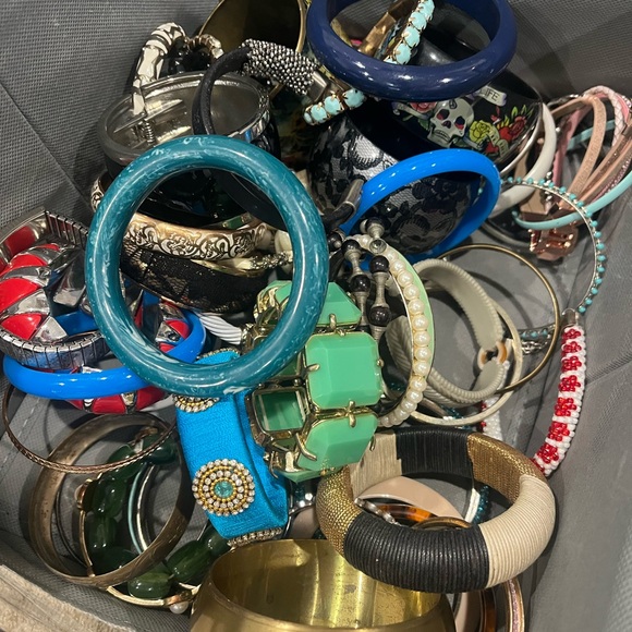 Assorted women's bangles 30+ pieces wearable - Picture 3 of 3